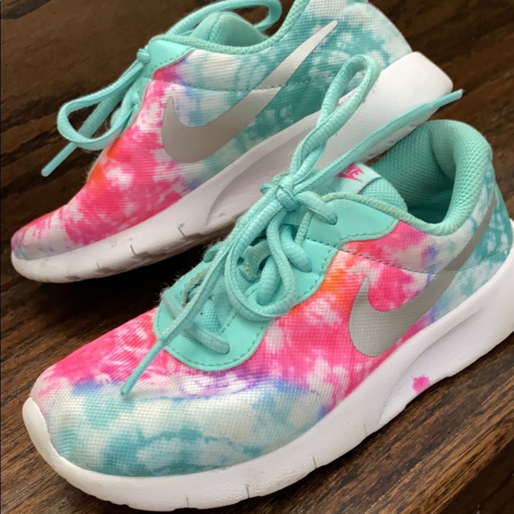 Girls Nike’s 12.5